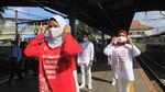 Bagi-bagi Masker di HUT RI ke-75