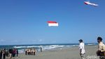 Bendera Merah Putih Terbang di Pantai Parangkusumo