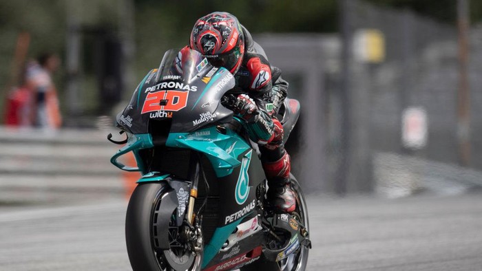 SPIELBERG, AUSTRIA - AUGUST 15:  Fabio Quartararo of France and Petronas Yamaha SRT  heads down a straight during the MotoGP Of Austria - Qualifying at Red Bull Ring on August 15, 2020 in Spielberg, Austria. (Photo by Mirco Lazzari gp/Getty Images)