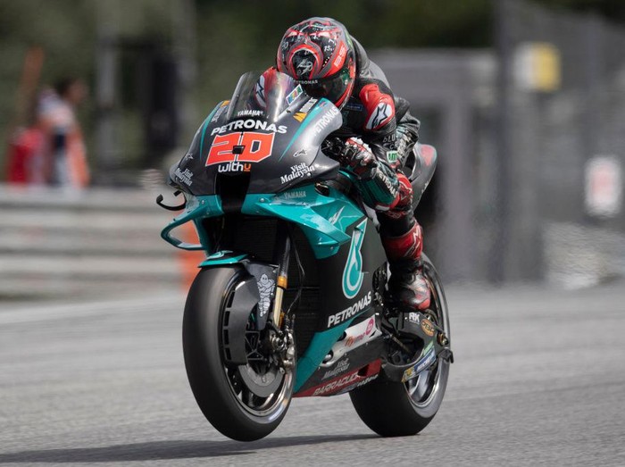 SPIELBERG, AUSTRIA - AUGUST 15:  Fabio Quartararo of France and Petronas Yamaha SRT  heads down a straight during the MotoGP Of Austria - Qualifying at Red Bull Ring on August 15, 2020 in Spielberg, Austria. (Photo by Mirco Lazzari gp/Getty Images)