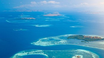 Keindahan salah satu pulau di kawasan Taman Nasional Komodo. Foto: Johan Vandenhecke via Daily Mail