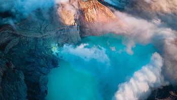 Johan Vandenhecke mengunji sejumlah daerah di Indonesia untuk mengabadikan keindahan alamnya, salah satunya Kawah Ijen. Banyuwangi, Jawa Timur. Foto: Johan Vandenhecke via Daily Mail
