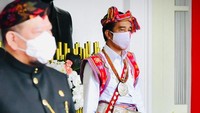 Pada Sidang Tahunan Majelis Permusyawaratan Rakyat (MPR)/Dewan Perwakilan Rakyat (DPR), Senayan, Jakarta, Jumat 14 Agustus pekan lalu, Jokowi juga hadir mengenakan Kain tenun Khas Sabu Raijua Khas NTT.