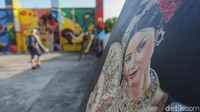 Selain melukis para seniman tersebut juga memamerkan karya terbaik mereka.