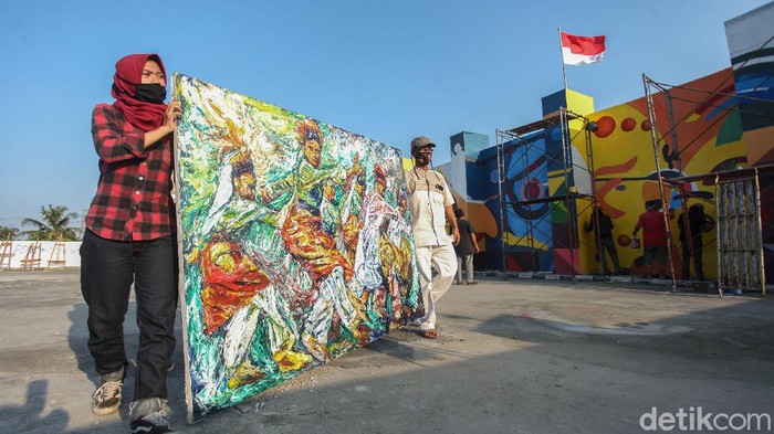Goresan Pelukis Pasar Gembrong di Hari Kemerdekaan Sejumlah seniman melukis mural di Pasar Seni Gembrong, Jakarta. Penasaran seperti apa karya yang mereka pamerkan?