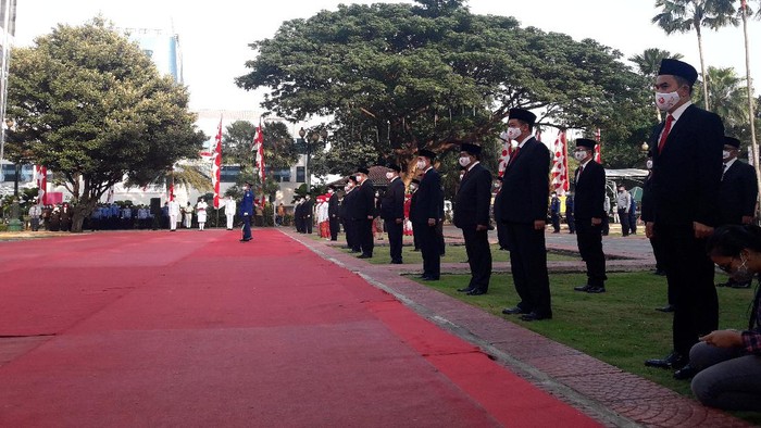 Gubernur DKI Jakarta Anies Baswedan jadi inspektur upacara HUT ke 75 RI di Balai Kota DKI Jakarta.