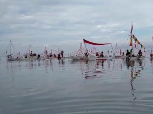Video Warga Pesisir di Polman Rayakan HUT RI ke-75