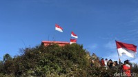 Gunung ini memiliki ketinggian 2.821 mdpl (meter di atas permukaan laut).