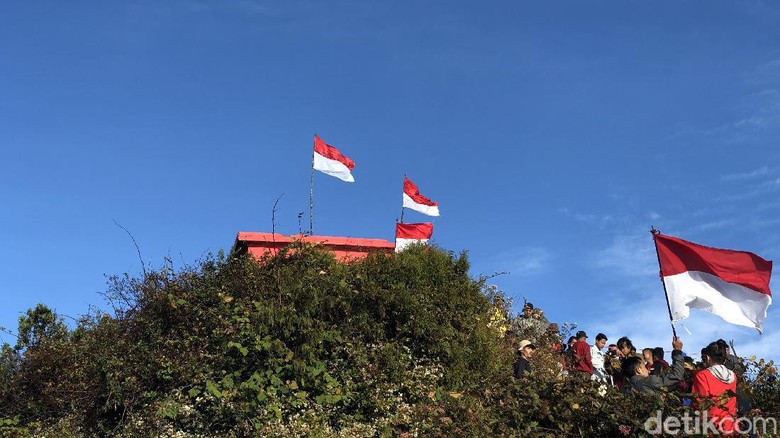 Kembali Dibuka, Gunung Cikuray Langsung Padat Sempat ditutup imbas pandemi Corona, sejumlah gunung kembali dibuka. Salah satunya Gunung Cikuray, Garut, Jawa Barat.