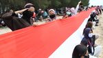 Kala Bendera Merah Putih Terpanjang di RI Berkibar