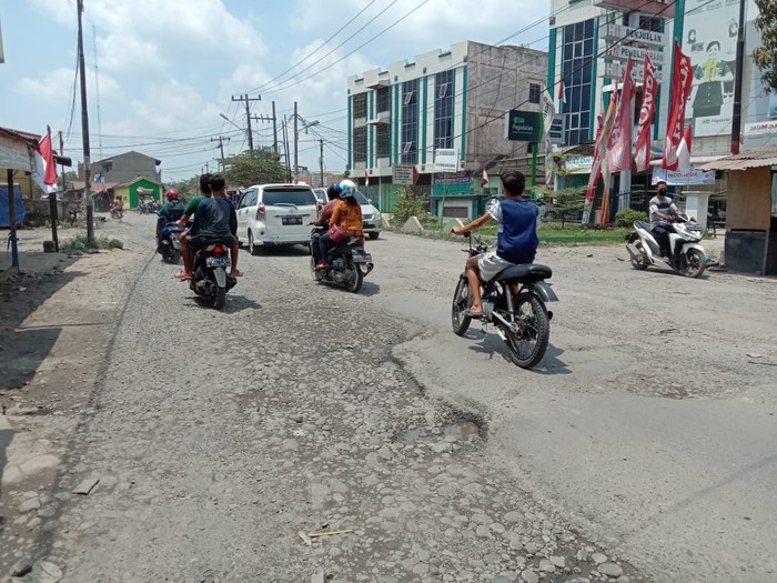 Kondisi kerusakan di Jalan Pancing 1, Medan (Ahmad Arfah-detikcom)