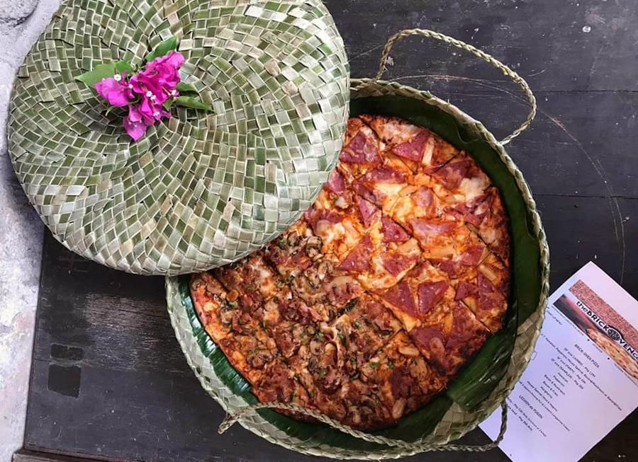 Kotak Pizza dari Anyaman Daun Pandan