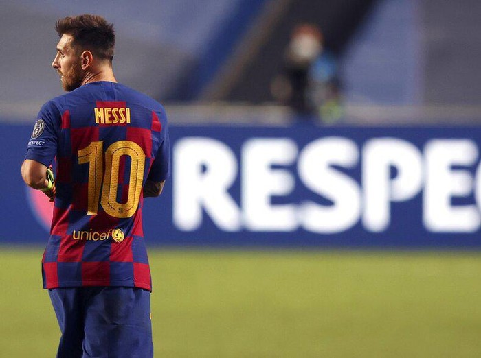 Barcelonas Lionel Messi leaves the pitch after the the Champions League quarterfinal soccer match between Barcelona and Bayern Munich in Lisbon, Portugal, Friday, Aug. 14, 2020. Bayern won the match 8-2. (Rafael Marchante/Pool via AP)