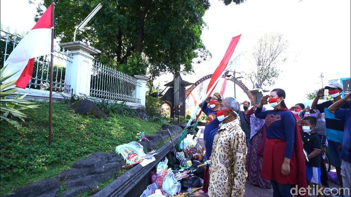 Mbah Min Semprong akhirnya bisa upacara