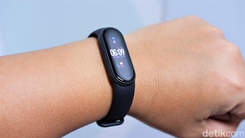 Xiaomi mulai menjual Mi Band 5 pada 20 Agustus di Mi.com, Mi Store dan toko online. Siapkan dana Rp 449.000 untuk membawanya pulang. Foto: Adi Fida Rahman/detikINET
