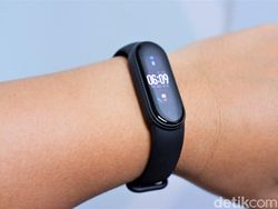 Unboxing Mi Band 5, Gelang Pintar Xiaomi Rp 400 Ribuan