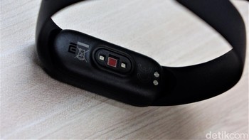 Sensor Mi Band 5 mampu mengenal lima gerakan renang secara otomatis. Tersedia 11 mode latihan dari dalam ruangan hingga luar ruangan menjadikan mode excercise ini sempurna dari sebelumnya. Foto: Adi Fida Rahman/detikINET