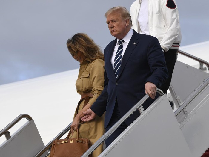 President Donald Trump and first lady Melania Trump walk down the steps of Air Force One at Andrews Air Force Base, Md., Sunday, Aug. 16, 2020. Trump was returning to Washington after spending the weekend at Trump National Golf Club in New Jersey. (AP Photo/Susan Walsh)