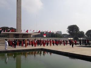 PDIP Gelar Upacara HUT Ke-75 RI di Lapangan Banteng, Peserta Gunakan Baju Adat