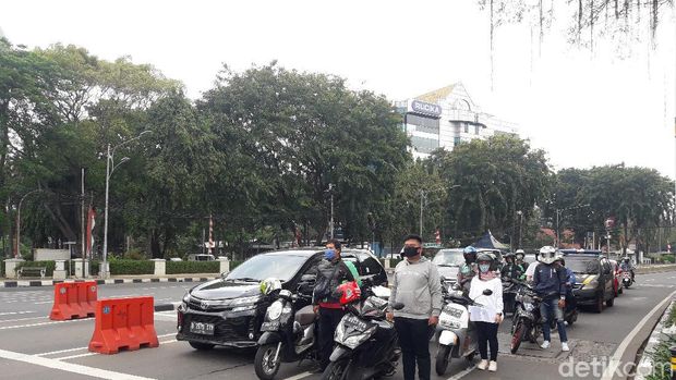 Pemotor di Tugu Tani sikap sempurna pada pukul 10.17 WIB (Ilman/detikcom)