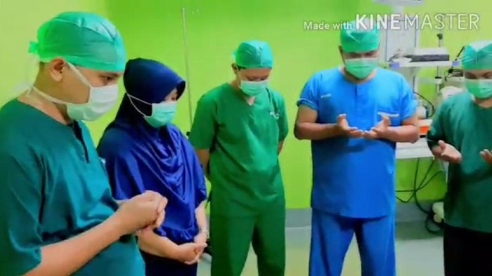 Perawat di Sukabumi gelar doa bersama.