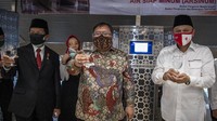 Selain itu ada fasilitas air siap minum yang baru saja diresmikan oleh Menteri Riset dan Teknologi/Kepala Badan Riset dan Inovasi Nasional Bambang Brodjonegoro bersama dengan Kepala Badan Pengkajian dan Penerapan Teknologi (BBPT) Hammam Riza dan Imam Besar Masjid Istiqlal Nasaruddin Umar saat meresmikan teknologi Air Siap Minum, di Masjid Istiqlal, Jakarta, Senin (17/8/2020). Teknologi air siap minum tersebut merupakan hibah dari BPPT dengan kapasitas 5.000 liter yang diperuntukan bagi jamaah yang berkunjung dan beribadah di Masjid Istiqlal.