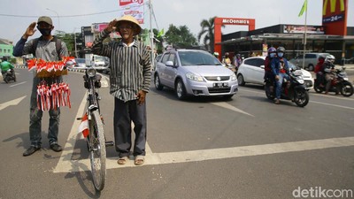 Potret Peringatan Detik-detik Proklamasi di Jalan Raya