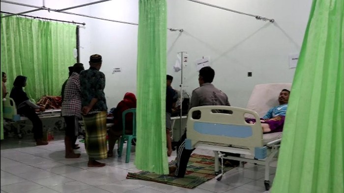 Puluhan warga tersambar petir di Kabupaten Lebak.