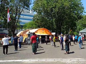 Pasien COVID-19 di RS Darurat Surabaya Ikuti Upacara HUT RI Secara Virtual