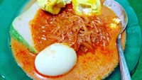 Potongan lontong yang besar ditambah tahu goreng utuh jadi ciri kupat tahu Padalarang. Kalau mau bisa nambah telur ayam rebus. Foto : IG @edopietersz
