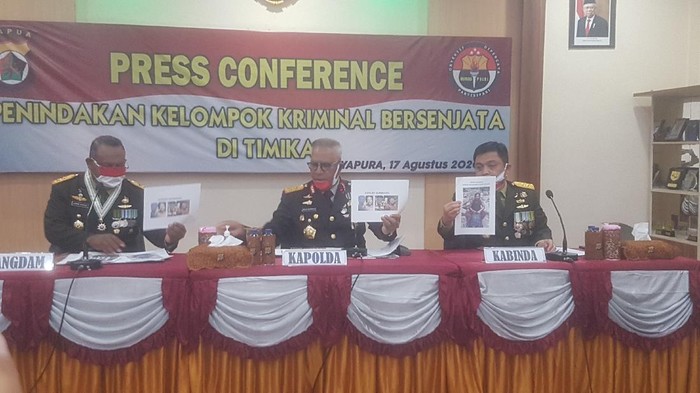 Sederet Barang Bukti dari Pimpinan KKB Papua Hengky Wanmang: Uang-Senpi