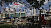 Berdasarkan info keterangan warga, mereka telah mengetahui akan rencana pengusuran itu dan nantinya mereka akan diberikan uang kompensasi sebagai ganti rugi.