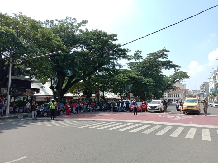 Suasana di Simpang Lapangan Merdeka saat detik-detik proklamasi HUT RI ke-75