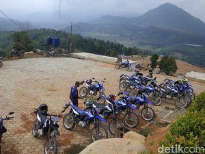 Touring Kemerdekaan HUT ke-75 RI Menggeber Yamaha WR155