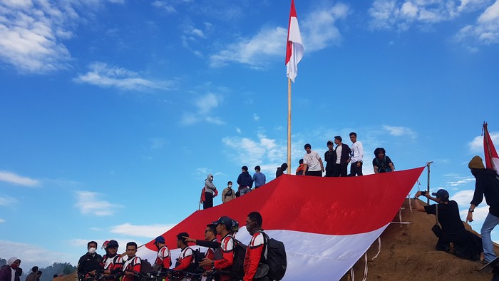 Upacara bendera di Bukit Senayan, Polewali Mandar. (Abdy Febriady/detikcom)