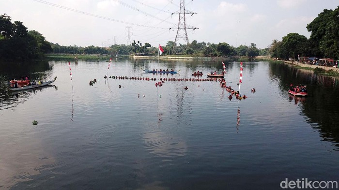 Upacara HUT RI di Situ 7 Muara Berlangsung Khidmat Upacara peringatan HUT ke-75 RI juga berlangsung di Situ 7 Muara Pamulang, Tangerang Selatan, Senin (17/8/2020). Upacara ini berlangsung khidmat.