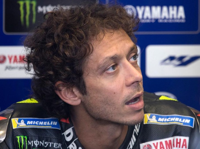 SPIELBERG, AUSTRIA - AUGUST 14:  Valentino Rossi of Italy and Monster Energy Yamaha MotoGP Team speaks  in box during the MotoGP Of Austria - Free Practice at Red Bull Ring on August 14, 2020 in Spielberg, Austria. (Photo by Mirco Lazzari gp/Getty Images)