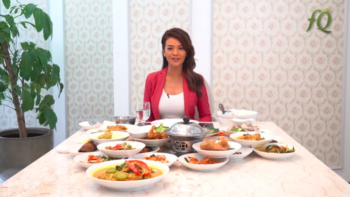 10 Tips Makan di Restoran Padang dari Farah Quinn Supaya Tetap Elegan 10 Tips Makan di Restoran Padang dari Farah Quinn Supaya Tetap Elegan