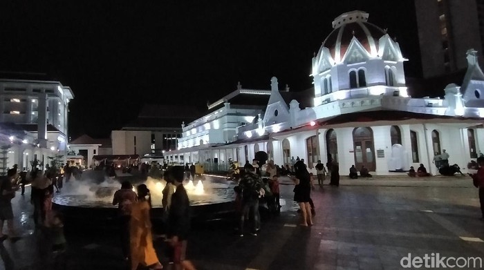alun-alun surabaya