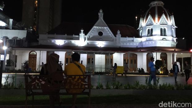 alun-alun surabaya