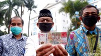Adapun ketentuannya, uang peringatan kemerdekaan nominal Rp 75 ribu ditukar dengan uang dengan nilai yang sama. Kemudian, setiap 1 KTP hanya memperoleh 1 lembar uang peringatan kemerdekaan. Pemesanan penukaran uang ini terdiri dari dua tahap. Tahap pertama yakni tanggal 17 Agustus 2020 pukul 15.00 WIB hingga 30 September 2020. Adapun untuk lokasinya yakni di Kantor Pusat (KP) Bank Indonesia dan 45 Kantor Perwakilan BI Dalam Negeri (KPwDN) di seluruh provinsi dan beberapa kota/kabupaten. Tahap kedua dari tanggal 1 Oktober hingga selesai. Kemudian, untuk lokasinya yakni di BI (KP dan KPwDN) dan bank umum yang ditunjuk.