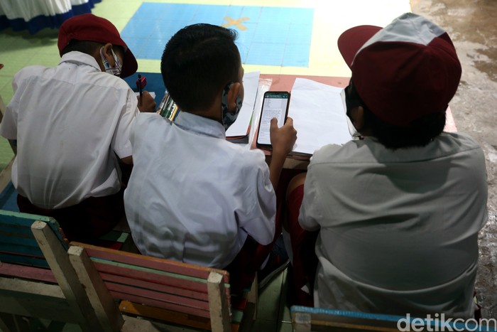 PAN DKI Jakarta memasang wi-fi gratis di sejumah titik wilayah di Ibu Kota. Kawasan Cipete Utara turut jadi salah satu area yang dipasangi wi-fi gratis tersebut
