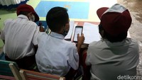 Pemasangan wi-fi gratis di kawasan Cipete Utara itu pun disambut baik oleh warga sekitar.