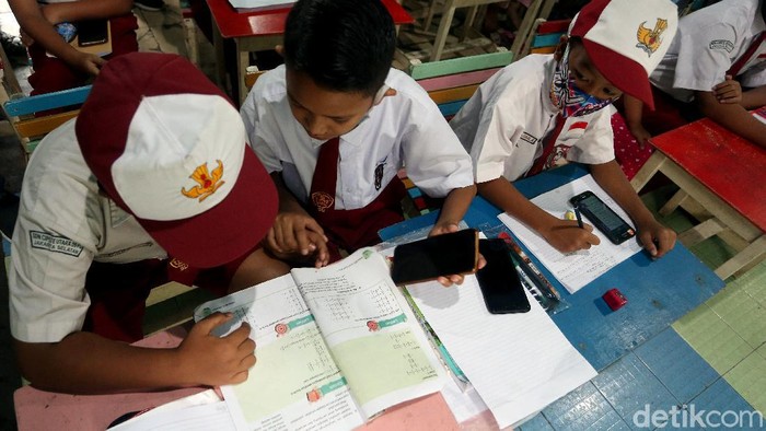 PAN DKI Jakarta memasang wi-fi gratis di sejumah titik wilayah di Ibu Kota. Kawasan Cipete Utara turut jadi salah satu area yang dipasangi wi-fi gratis tersebut