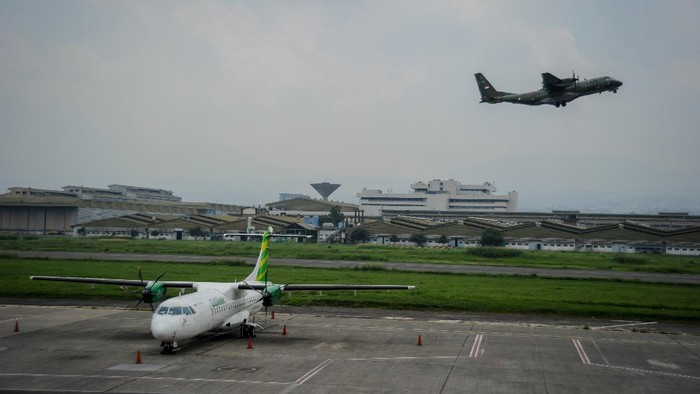 Bandara Husein Sastranegara kembali melayani penerbangan dengan pesawat jet. Bandara itu kembali layani penerbangan jet pada 20 Agustus 2020 mendatang.