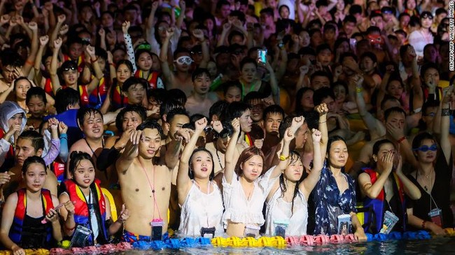 Pesta Kemenangan Wuhan Atas Corona dan Daftar Cuti Bersama Weekend Ini