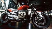 Terakhir, Rocket 3 R merupakan motor dengan gaya roadster khas Triumph.