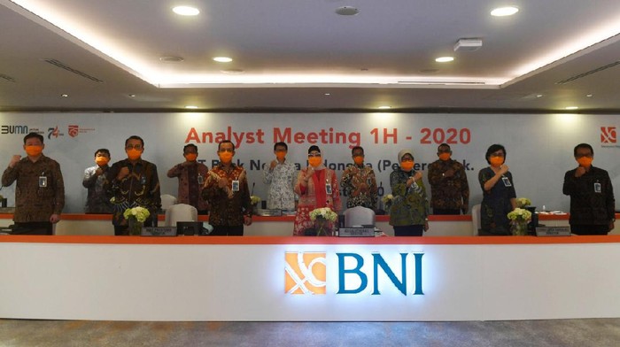 BNI Raup Laba Bersih Rp 4,46 Triliun PT Bank Negara Indonesia (Persero) Tbk (BNI) mencatat laba bersih semester I-2020 sebesar Rp 4,46 triliun. Angka ini turun 41,54% dibandingkan periode semester I-2019 yang sebesar Rp 7,63 triliun. Hal itu disampaikan Direktur Layanan dan Jaringan BNI Adi Sulistyowati di Jakarta, Selasa (18/8/2020).
