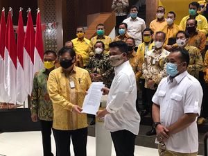 Usai Gibran, Giliran Bobby Nasution Terima SK Dukungan Golkar untuk Pilkada