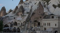 Goreme, kota batu yang paling terkenal di Cappacodia. Goreme adalah kota yang dipenuhi dengan rumah pahatan dari batu. Bebatuan raksasa dengan sengaja dikeruk dan didesain menjadi sebuah rumah bagi warga lokal. Chris McGrath/Getty Images  